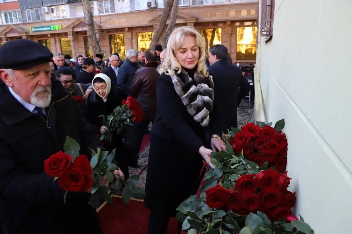 Мемориальную плиту дагестанскому композитору Мураду Кажлаеву открыли в Махачкале.